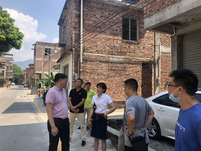 林伟新:强化监督,规范管理,全面提升后岗市场及周边市容环境