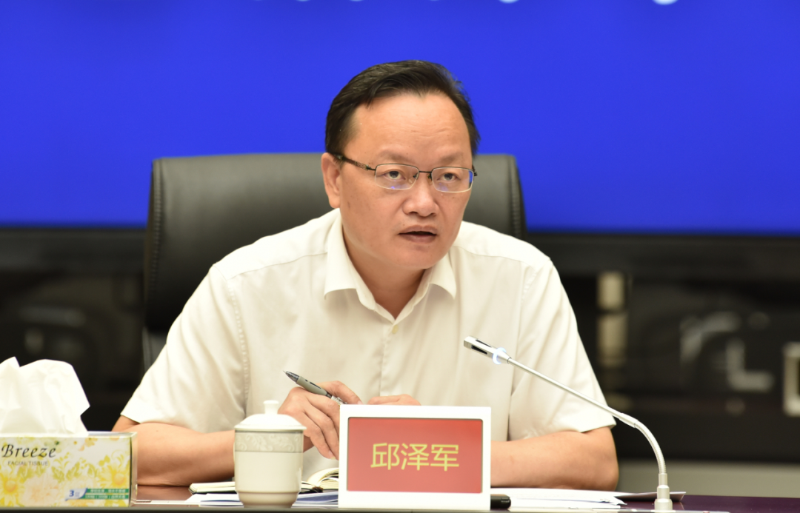 邱泽军主持召开全区疫情防控工作会议,要求滴水不漏把各项防控措施