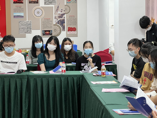 横荷街“雁归回清，筑梦未来”大学生座谈交流会2.jpg