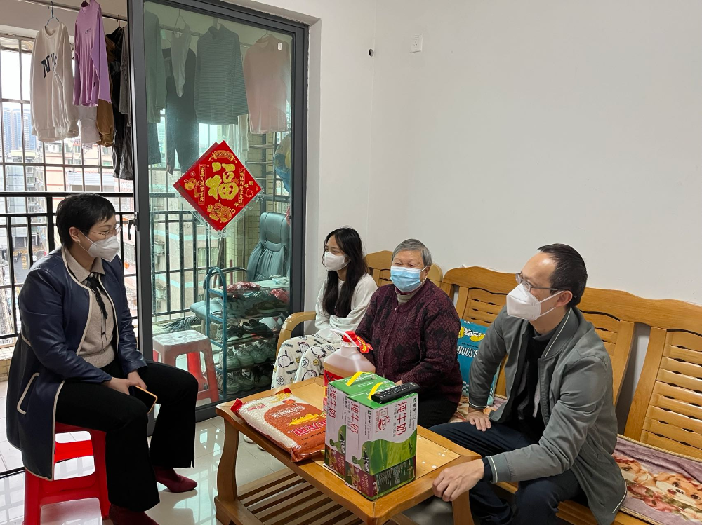 （信息公开20230116春节前开展公租房小区安全生产检查及慰问困难家庭住户-图四.jpg
