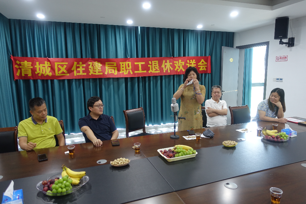 雷丽琼同志献上陶笛才艺表演.JPG