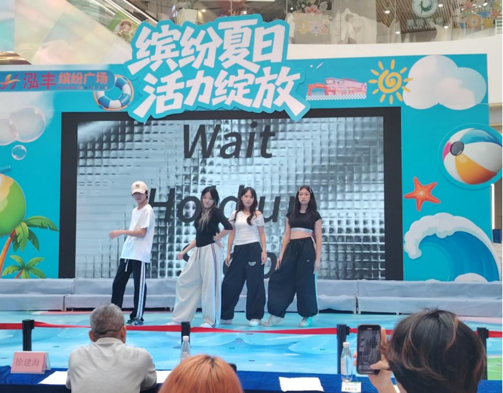 项目爱心公益伙伴青年先锋志愿者服务队表演韩舞《lemonade》.png