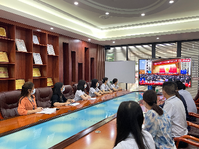 3.新亚电缆党支部组织党员收听收看开幕大会.jpg
