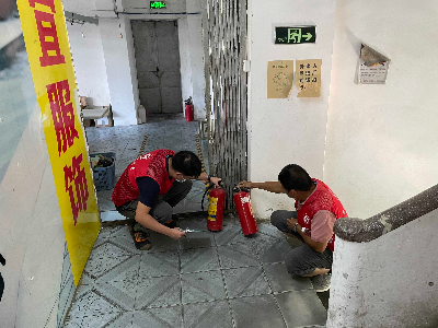 4.下沉干部和社区干部到网格开展安全生产检查.jpg