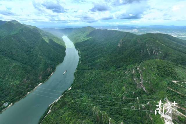 洲心街道着力推动南峡山片区开发建设及主干道沿线风貌提升，以整体规划串联南峡山、旧船厂、南岸公园、伦洲岛等关键节点，形成区域发展合力。 南方+记者 曾亮超 摄